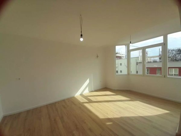 Shitet Apartament 1+1+BLK, 65m2  tek 21 Dhjetori Te Ish UET