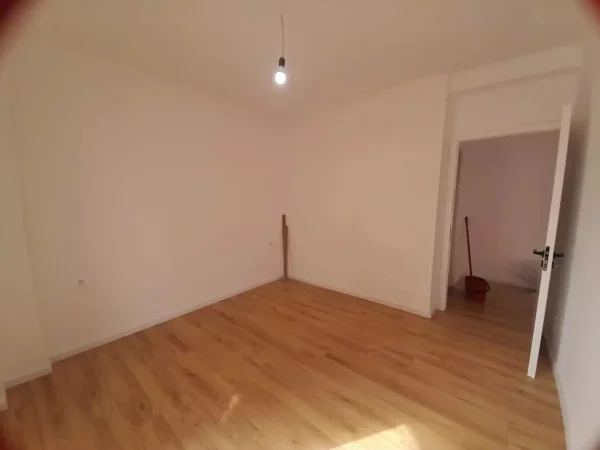 Shitet Apartament 1+1+BLK, 65m2  tek 21 Dhjetori Te Ish UET