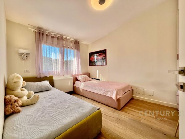 DUPLEX MODERN 3+1+3 për SHITJE Rruga Peti, Liqeni i Thatë