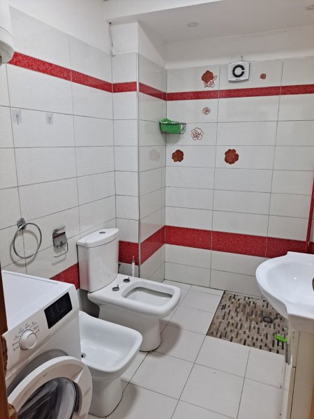 Apartament 2+1 me qera tek ish Restorant Durresi 550 euro