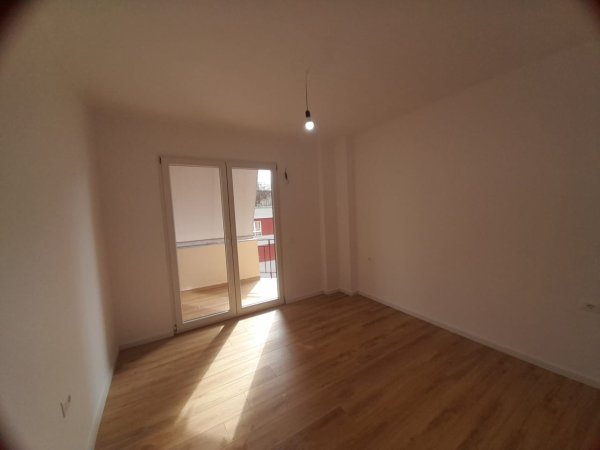 Shesim Apartament 1+1 tek 21 Dhjetori 130.000 euro