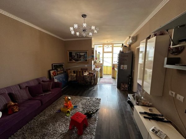 Shitet, Apartament 2+1, Fresk, Tiranë.