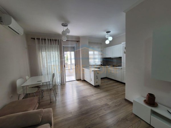 Shitet, Apartament 2+1+2, Liqeni i Thate. UNA38180