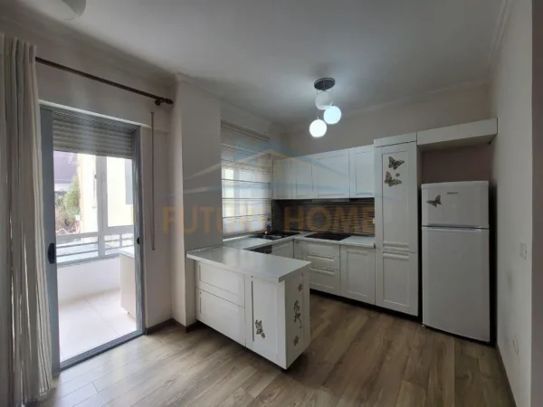 Shitet, Apartament 2+1+2, Liqeni i Thate. UNA38180