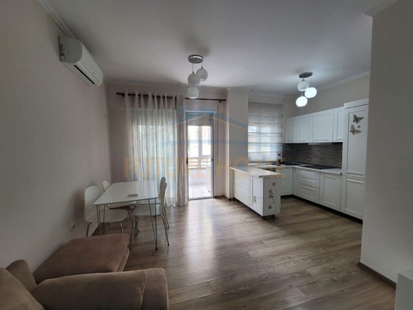 Shitet, Apartament 2+1+2, Liqeni i Thate. UNA38180