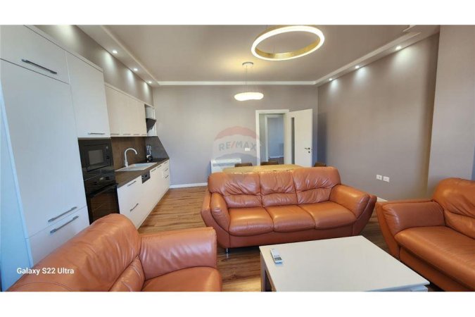 APARTAMENT 2+1 ME QIRA NE QENDER PRANE TOPTANIT