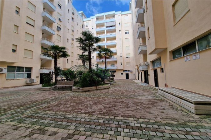 Dupleks ne shitje ne Lungomare!