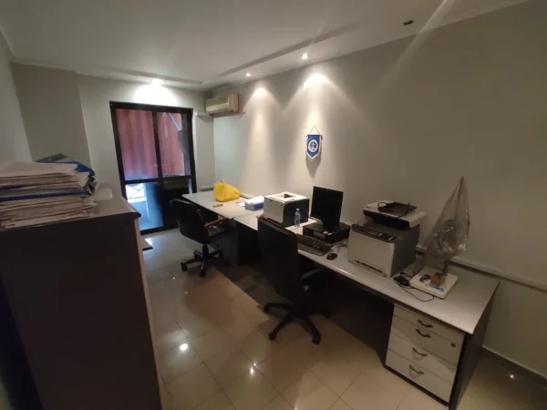 Zyre Me Qera Tek Bulevardi Bajram Curri (ID BZ2274) Tirane