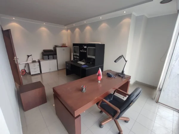 Zyre Me Qera Tek Bulevardi Bajram Curri (ID BZ2274) Tirane