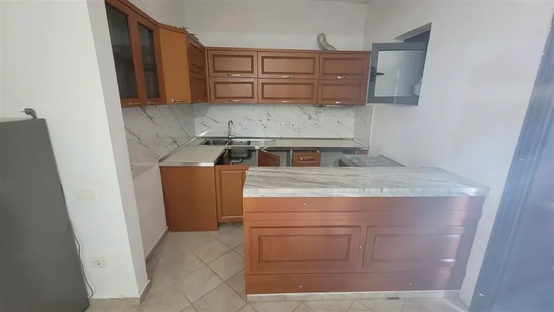 APARTAMENT 2+1 ME QERA AFER BAMIR TOPIT