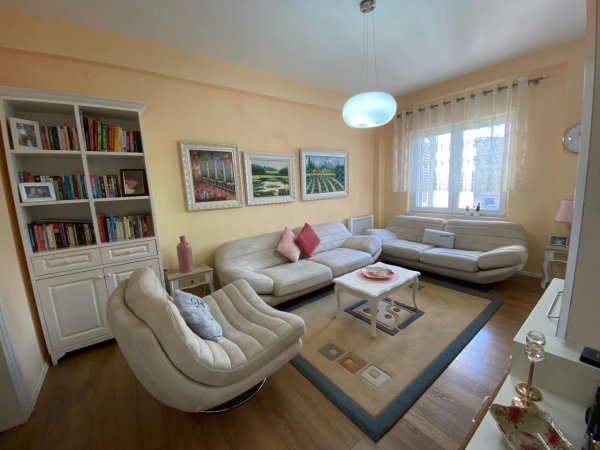 📢Shitet Apartament 3+1 te Stacioni i Fundit te Tiranes Re🔑