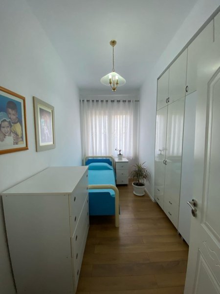 📢Shitet Apartament 3+1 te Stacioni i Fundit te Tiranes Re🔑