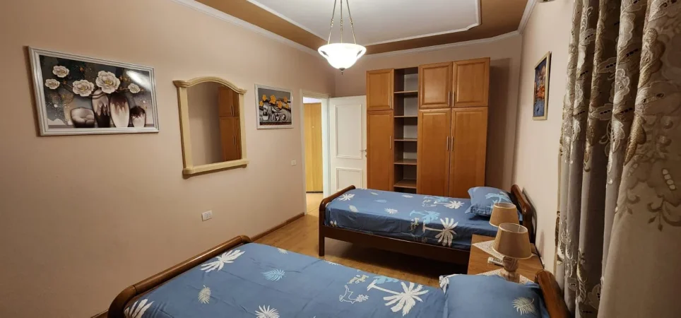 APARTAMENT 2+1 ME QERA TE STACIONI I TRENIT