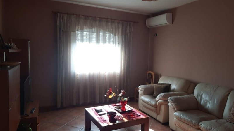 APARTAMENT 3+1 ME QERA NE ALI DEM