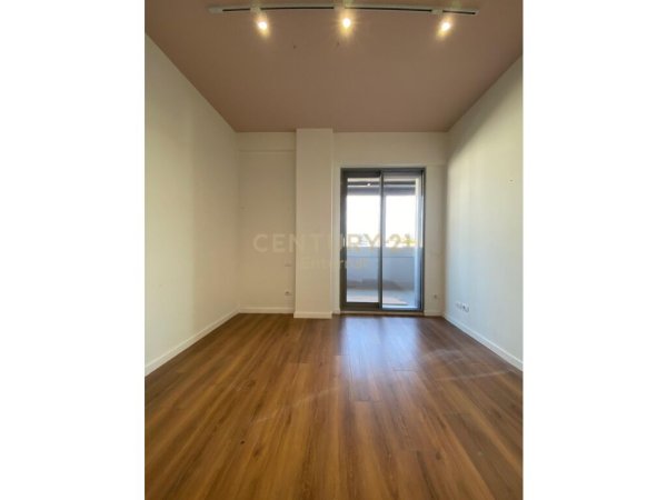 Apartament/Zyra 2+1 per Qira tek Garda