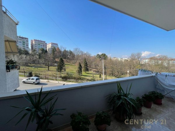 Shitet Apartament Apartament 2+1 në shitje në Kopshti Botanik Zoologjik, Tiranë.