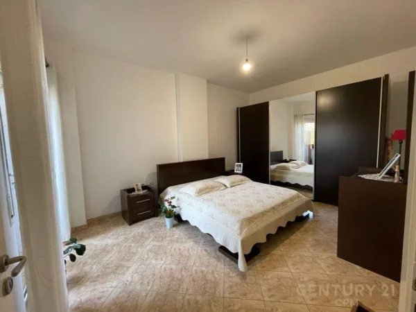 Shitet Apartament Apartament 2+1 në shitje në Kopshti Botanik Zoologjik, Tiranë.