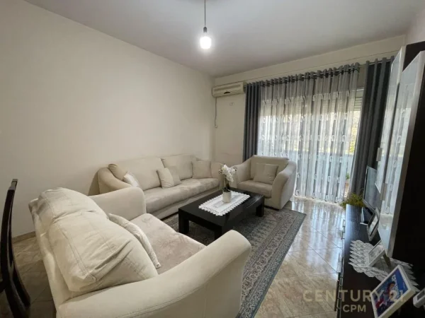 Shitet Apartament Apartament 2+1 në shitje në Kopshti Botanik Zoologjik, Tiranë.