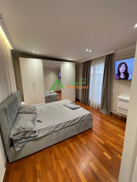 Ne Myslym Shyri ofrojme per qira apartament 2+1