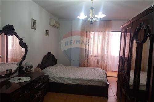 JEPET APARTAMENT ME QIRA 2+1+2 te Rr.Mine Peza Prane Gazheli