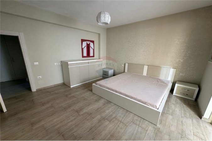 Shitet apartament 2+1 Vlore