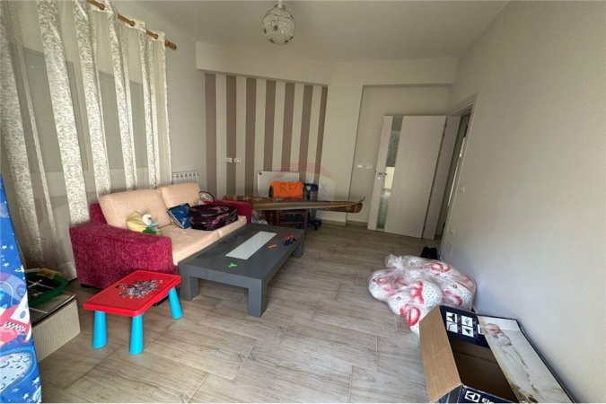 Shitet apartament 2+1 Vlore