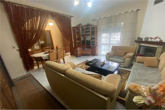 APARTAMENT 3+1 ME QIRA NE SAUK