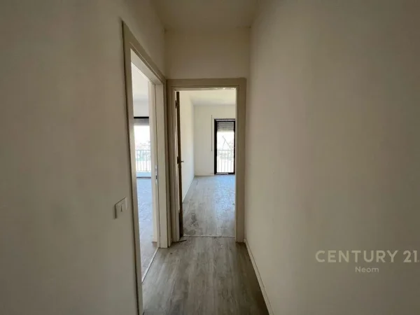 Shitet Apartamenti 2+1+2 Tek Unaza e Re!