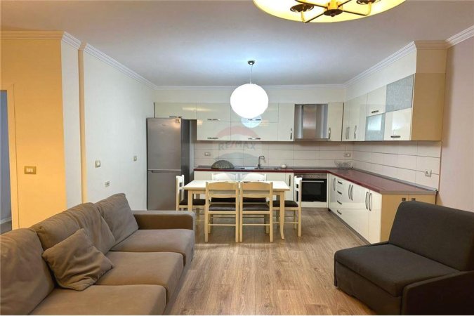 Apartament 3+1 me qira te Komuna e Parisit