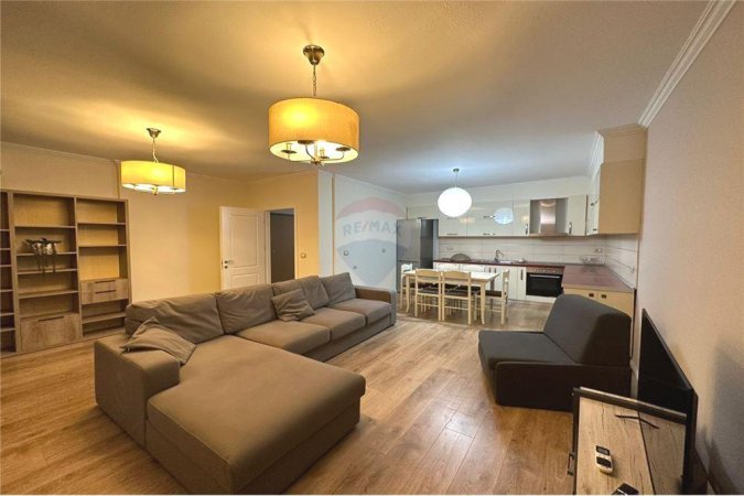 Apartament 3+1 me qira te Komuna e Parisit