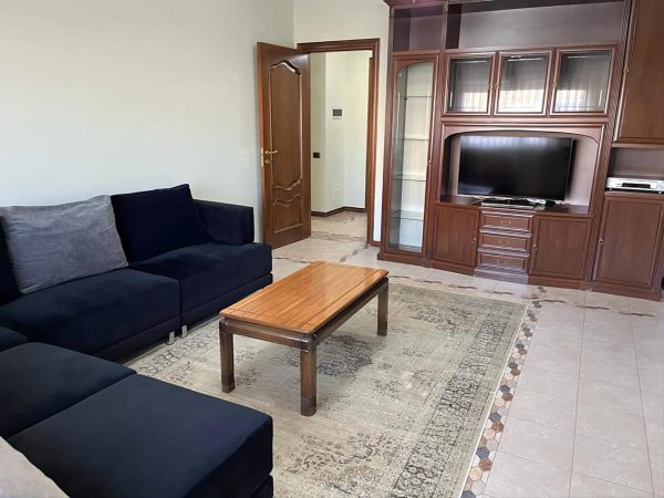 Jepet me qera Apartament 3+1+2