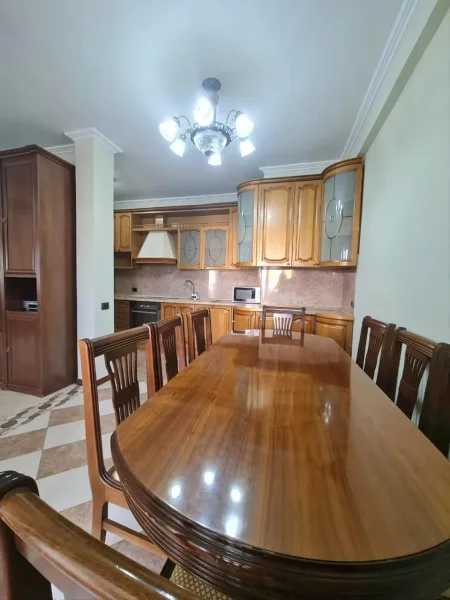 Jepet me qera Apartament 3+1+2
