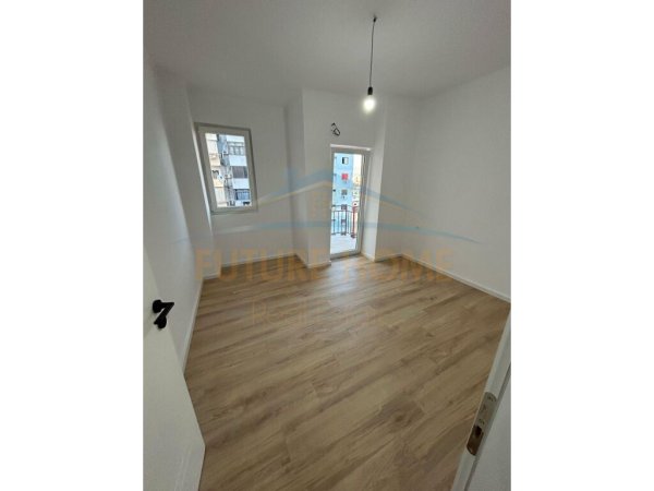 Shitet, Apartament 1+1, 21 Dhjetori 130000 EURO