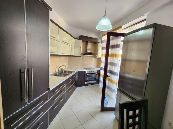 Apartament Me Qera 2+1 Ne Fresk (ID B220713) Tirane