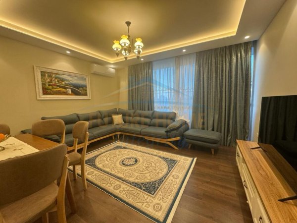 Qera, Apartament 2+1, Ish Tregu Elektrik, Tiranë. 800 EURO