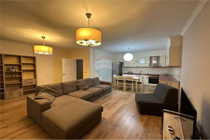 JEPET APARTAMENT ME QIRA 3+1 te Komuna e Parisit