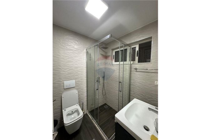 JEPET APARTAMENT ME QIRA 3+1 te Komuna e Parisit