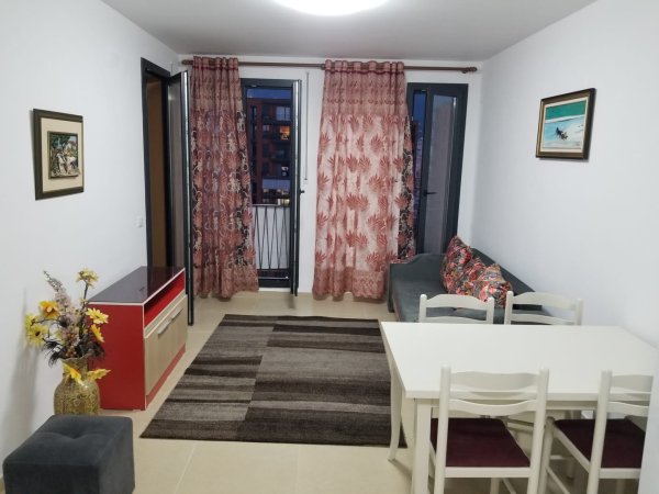 Ofrojme me qira apartament 1+1 ne rrugen Kongresi i Manastirit