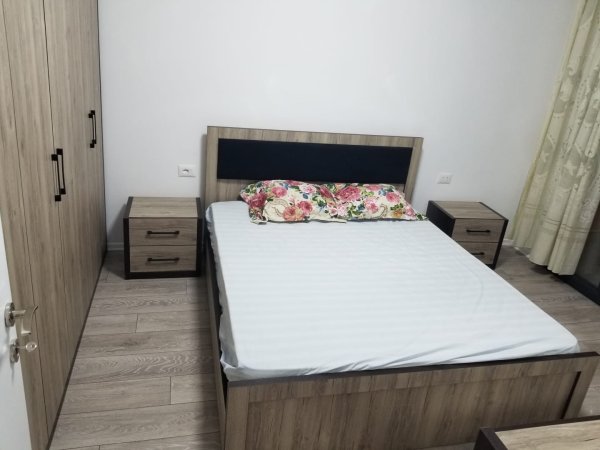 Ofrojme me qira apartament 1+1 ne rrugen Kongresi i Manastirit