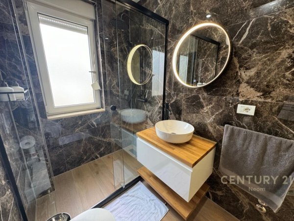 SHITET APARTAMENT 2+1+2 PRANE LIQENIT TE THATE