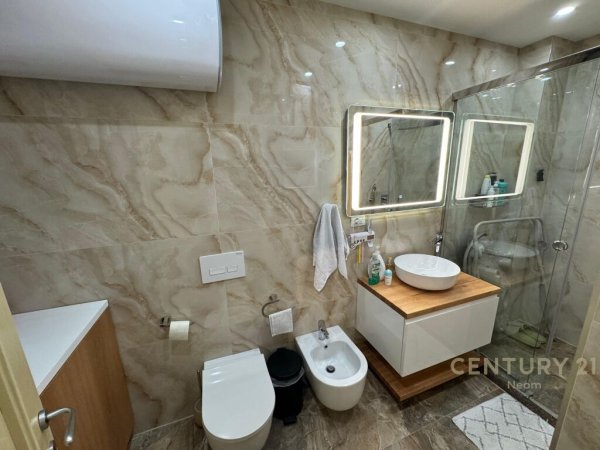 SHITET APARTAMENT 2+1+2 PRANE LIQENIT TE THATE