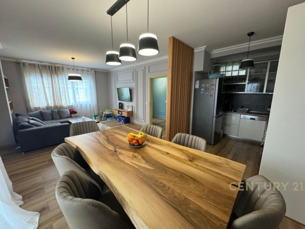 SHITET APARTAMENT 2+1+2 PRANE LIQENIT TE THATE