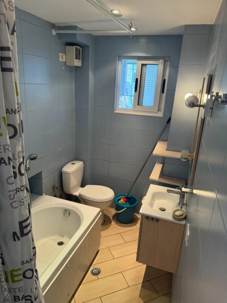 Apartament me qera 1+1 afer vasil shanto pallat egzistues