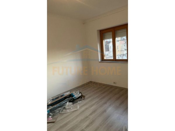 Shitet , Apartament 1+1 , 21 Dhjetori , Tirane