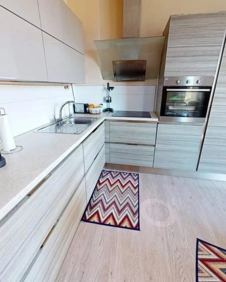 Shitet Apartament 2+1+2+Verande te Kompleksi Kontakt, 21 Dhjetori