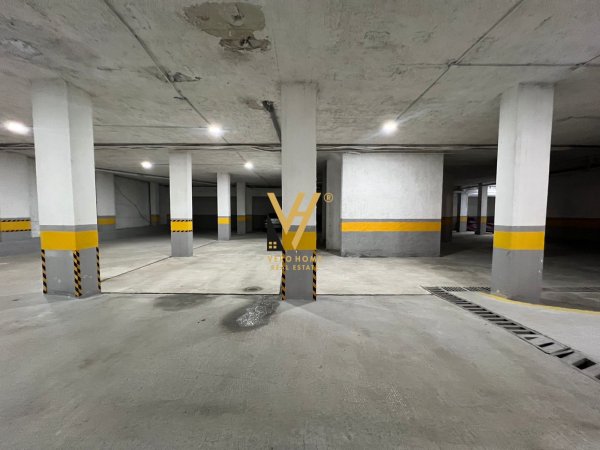 SHITET AMBIENT KOMERCIAL 1200M2 TE KRISTAL CENTER 650.000 EURO