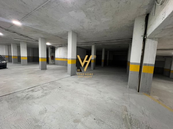 SHITET AMBIENT KOMERCIAL 1200M2 TE KRISTAL CENTER 650.000 EURO