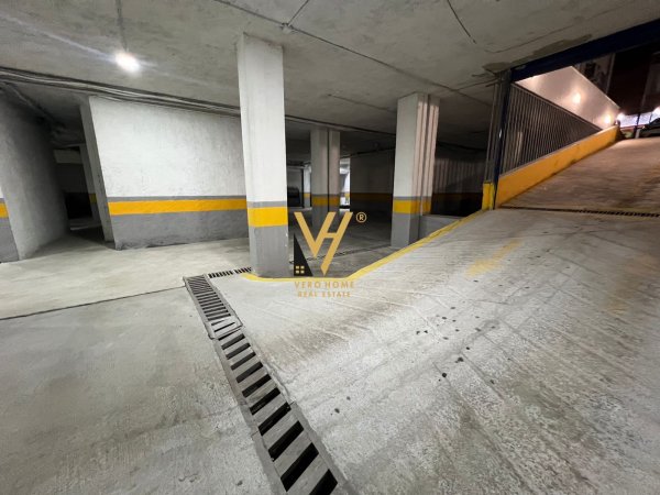 SHITET AMBIENT KOMERCIAL 1200M2 TE KRISTAL CENTER 650.000 EURO