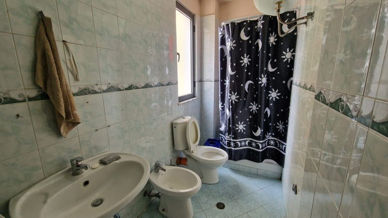 Apartament me qira: