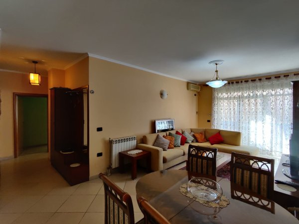 Apartament me qira: